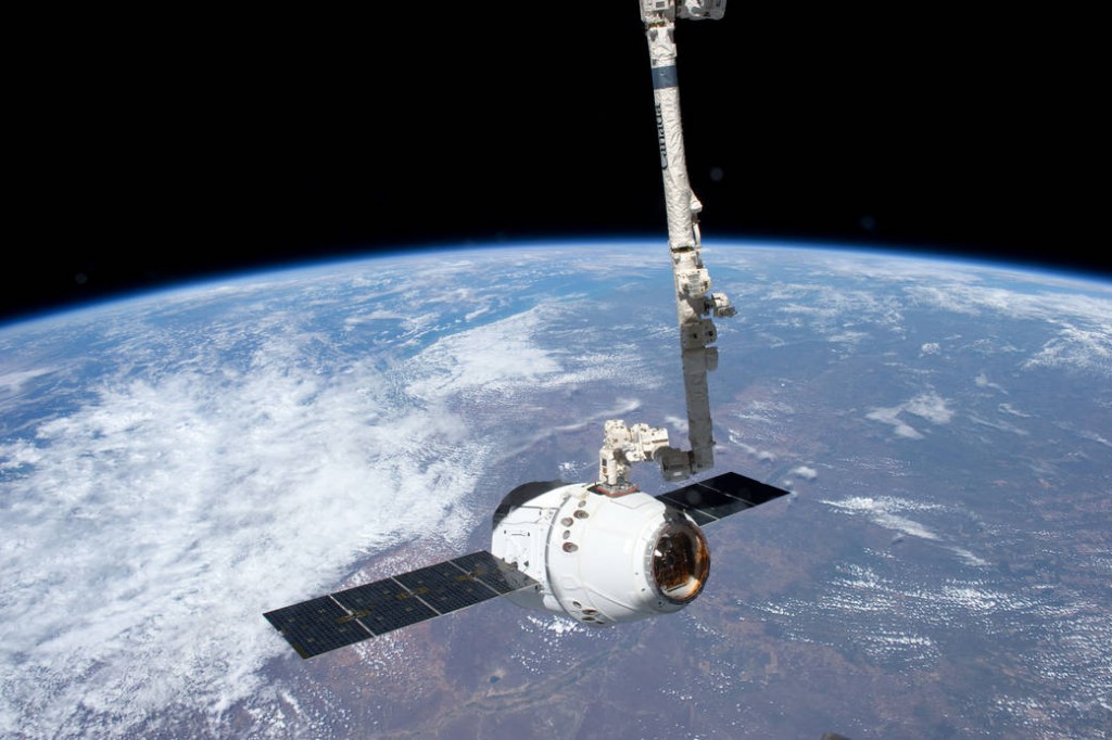 spacex dragon canadarm 2 grapple