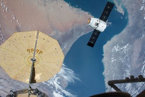 SpaceX Dragon CRS-8 on approach. Image via NASA.